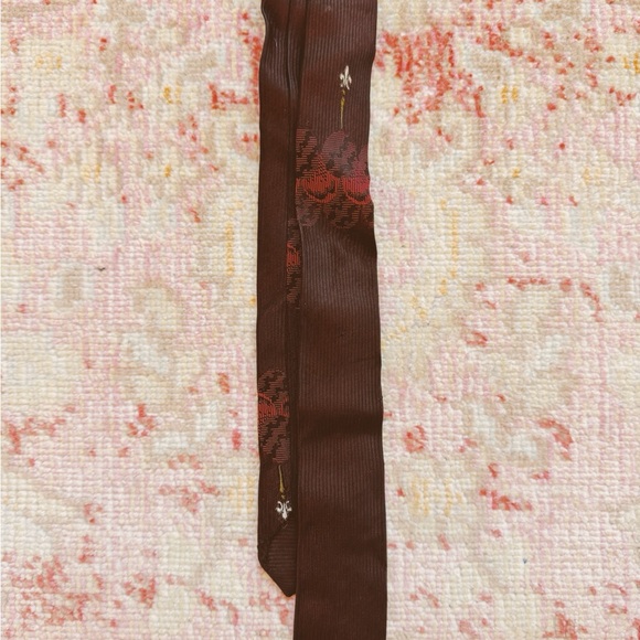 Men’s Red and Black Patterned Tie - Picture 3 of 3